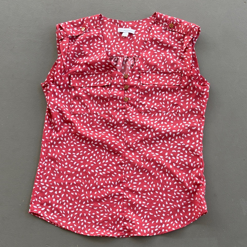 New York & Company Red and White Patterned Sleeveless Blouse Size XS